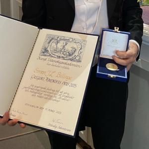 a photo of a certificate