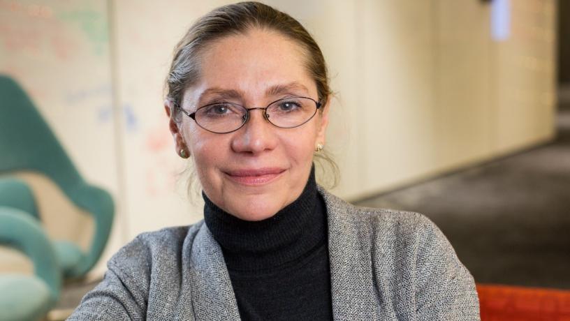 a photo of a woman