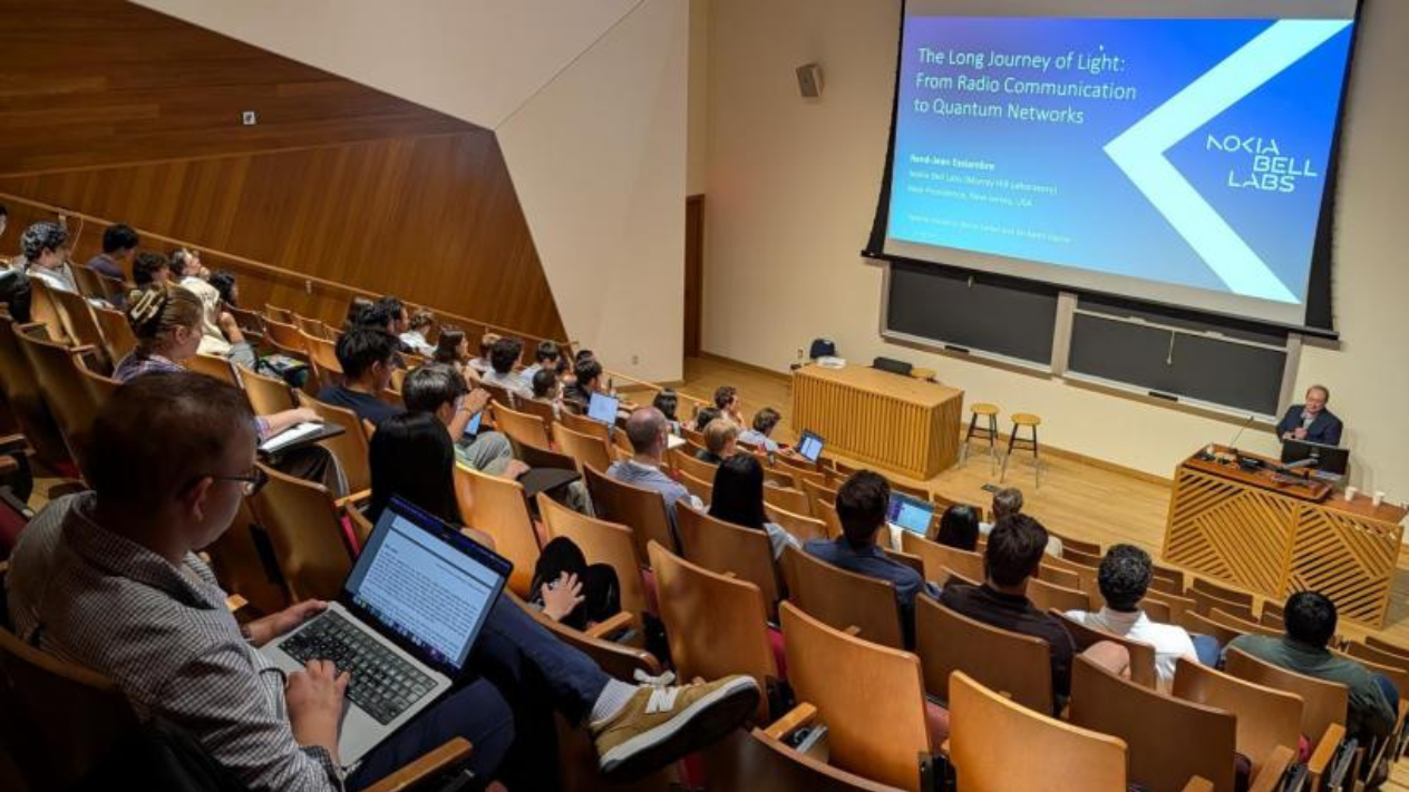 Rene-Jean Essiambre speaks to a room full of researchers