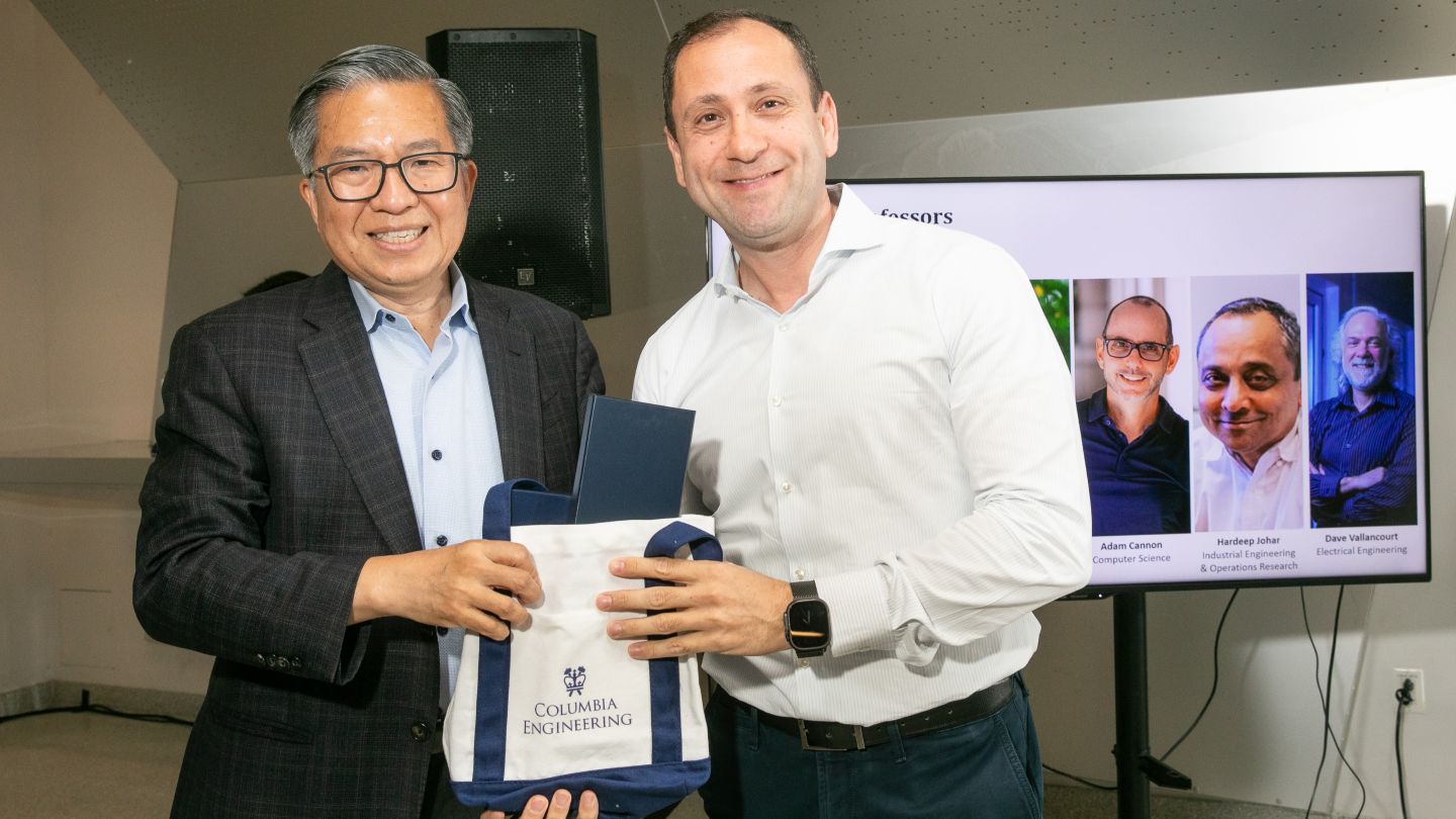 Ibrahim Odeh and Dean Shih-Fu Chang hold a tote bag together.