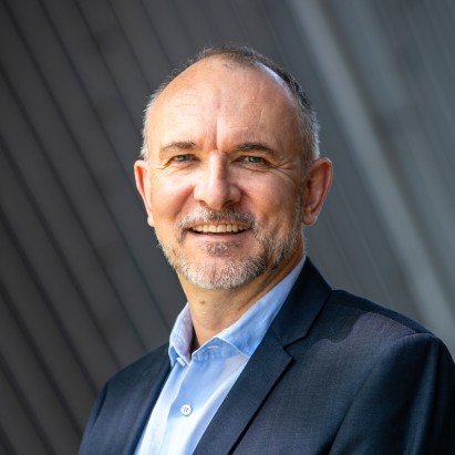 headshot of hugh thomas