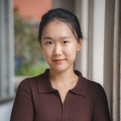 headshot of yining liu