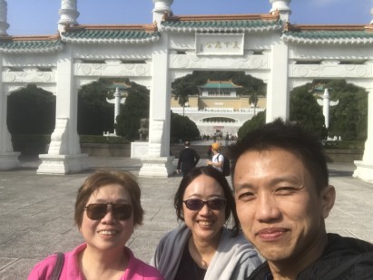 Prof. Siu-Wai Chan visited with alumni Geng-Wei (Jason) Lin (MS '09, Materials Science & Engineering) and En-Yu Pan (MS '07, Chemical Engineering) at the National Palace Museum in Taipei, on Jan 11, 2020 - Taiwan's election day.